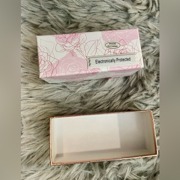 Adrienne Vittadini Earring Set NWT - Picture 3 of 3